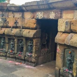 ଭିତର ଦୃଶ୍ୟ୧- ଚଉଷଠି ଯୋଗିନୀ ମନ୍ଦିର