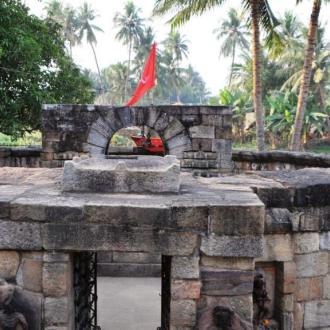 ବାହାର ଦୃଶ୍ୟ- ଚଉଷଠି ଯୋଗିନୀ ମନ୍ଦିର